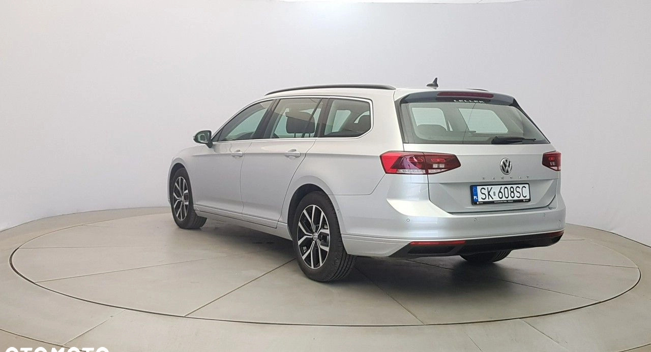 Volkswagen Passat cena 126900 przebieg: 74000, rok produkcji 2019 z Golina małe 562